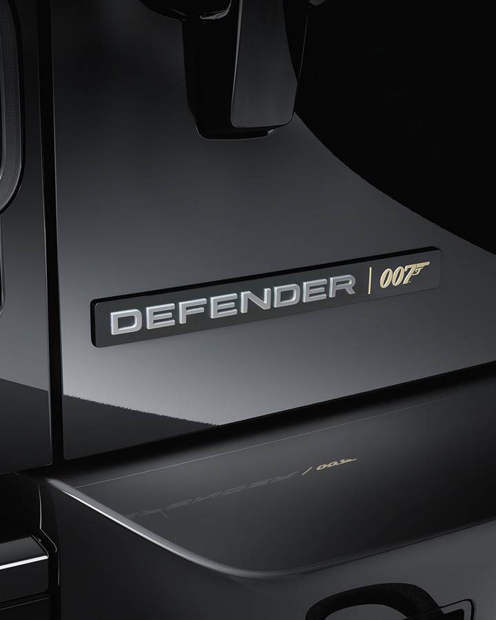 LAND ROVER DEFENDER V8 BOND EDITION (6)