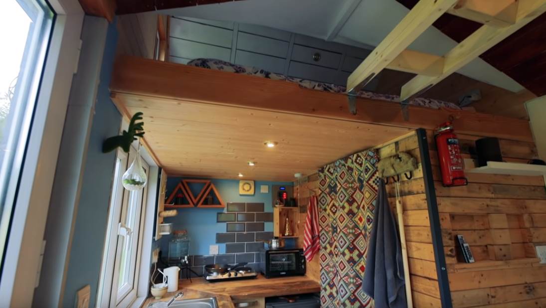 soba sa krevetom na sprat