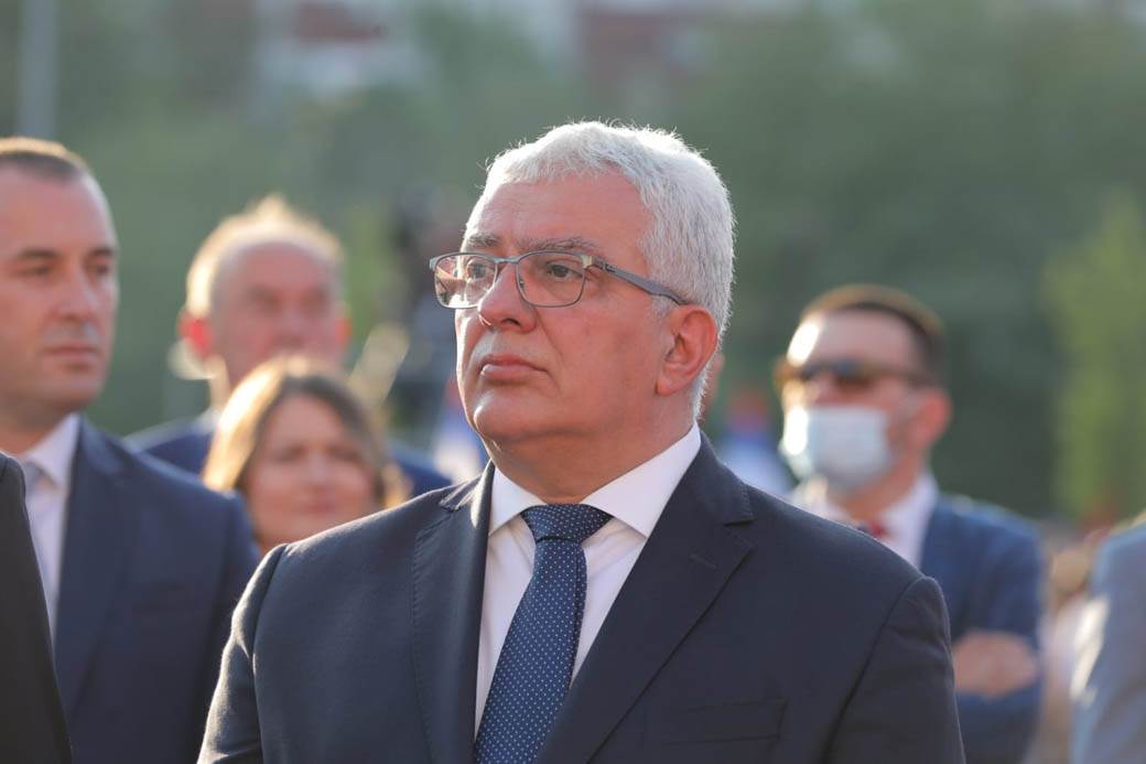 Građani stigli u Podgoricu sa zastavama