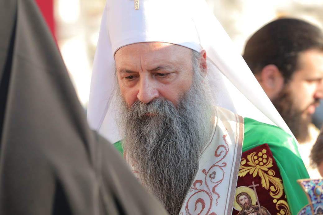 Građani stigli u Podgoricu sa zastavama