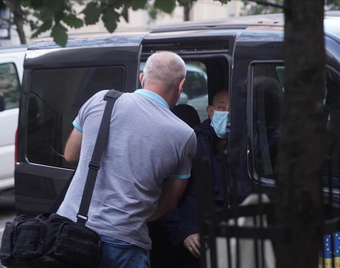 Mika Aleksić, Dolazak Kući (1)