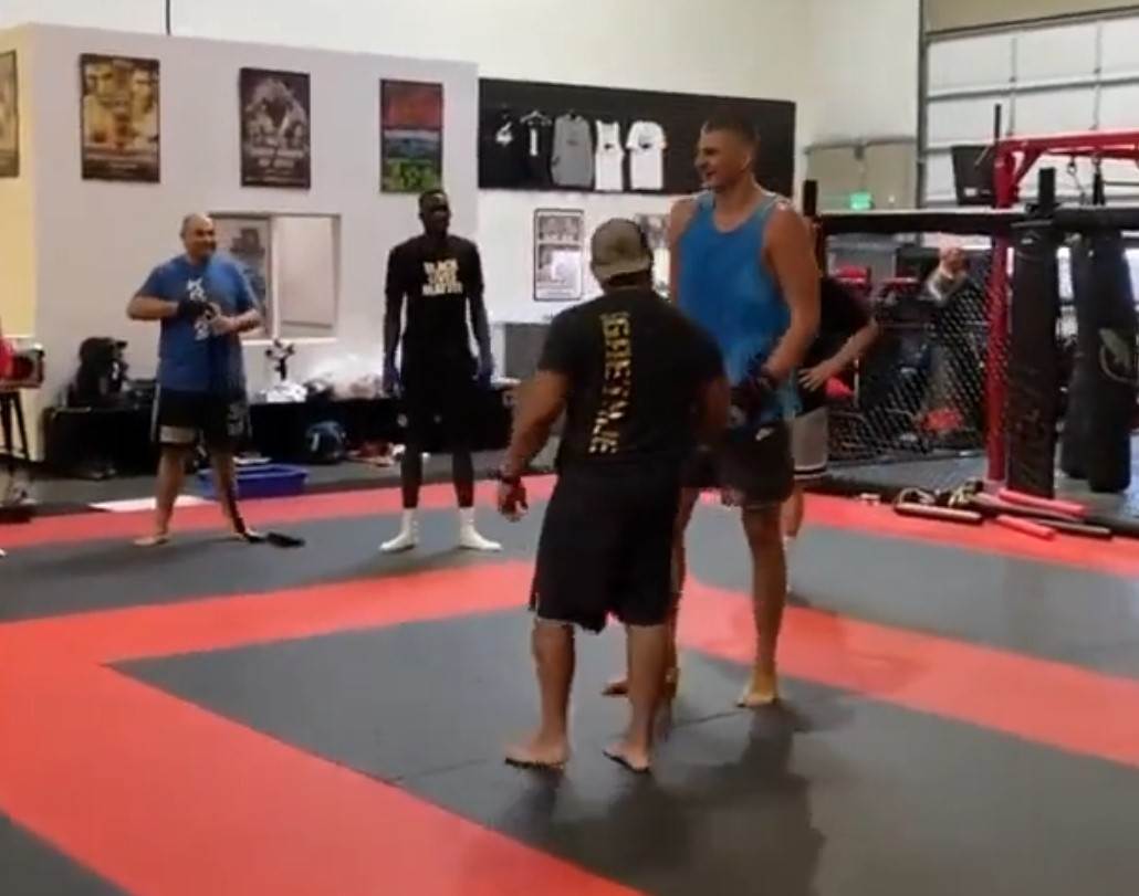 Nikola Jokić, MMA Trening (12)