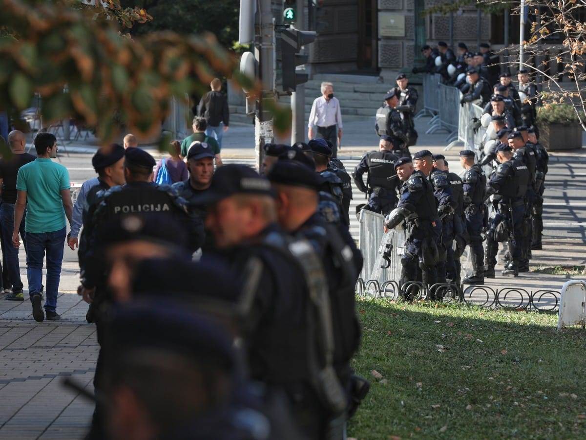 Policija prajd parada (1)