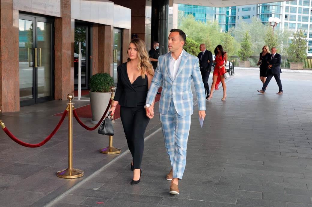 Mitar Mrkela s devojkom