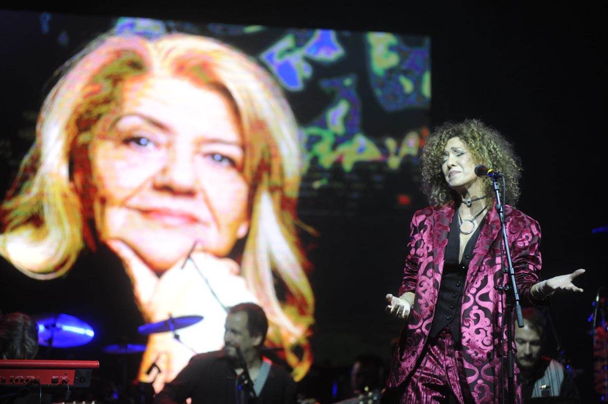 Jelena Zana zaplakala na koncertu zbog Marine Tucaković