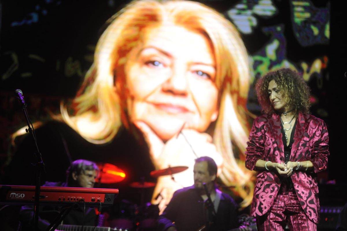 Jelena Zana zaplakala na koncertu zbog Marine Tucaković