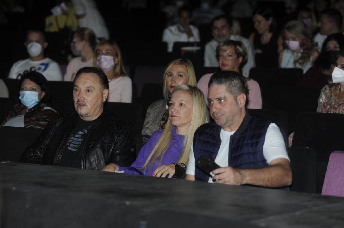 Jelena Zana zaplakala na koncertu zbog Marine Tucaković