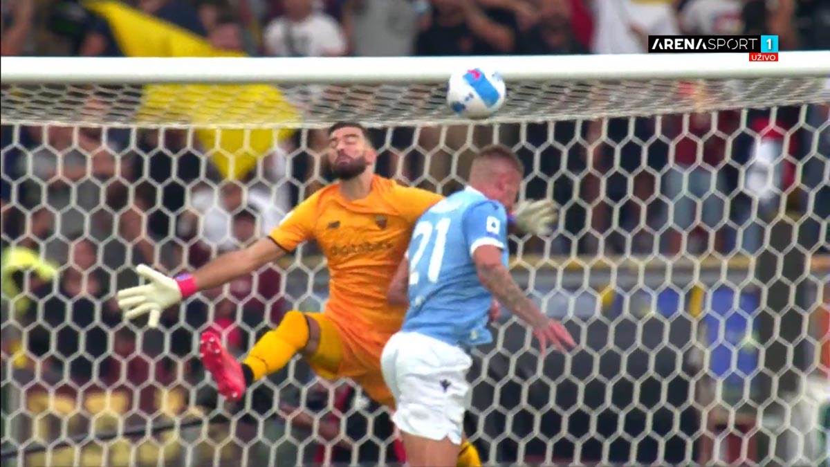 Lacio, Roma, Udarac u glavu (7)