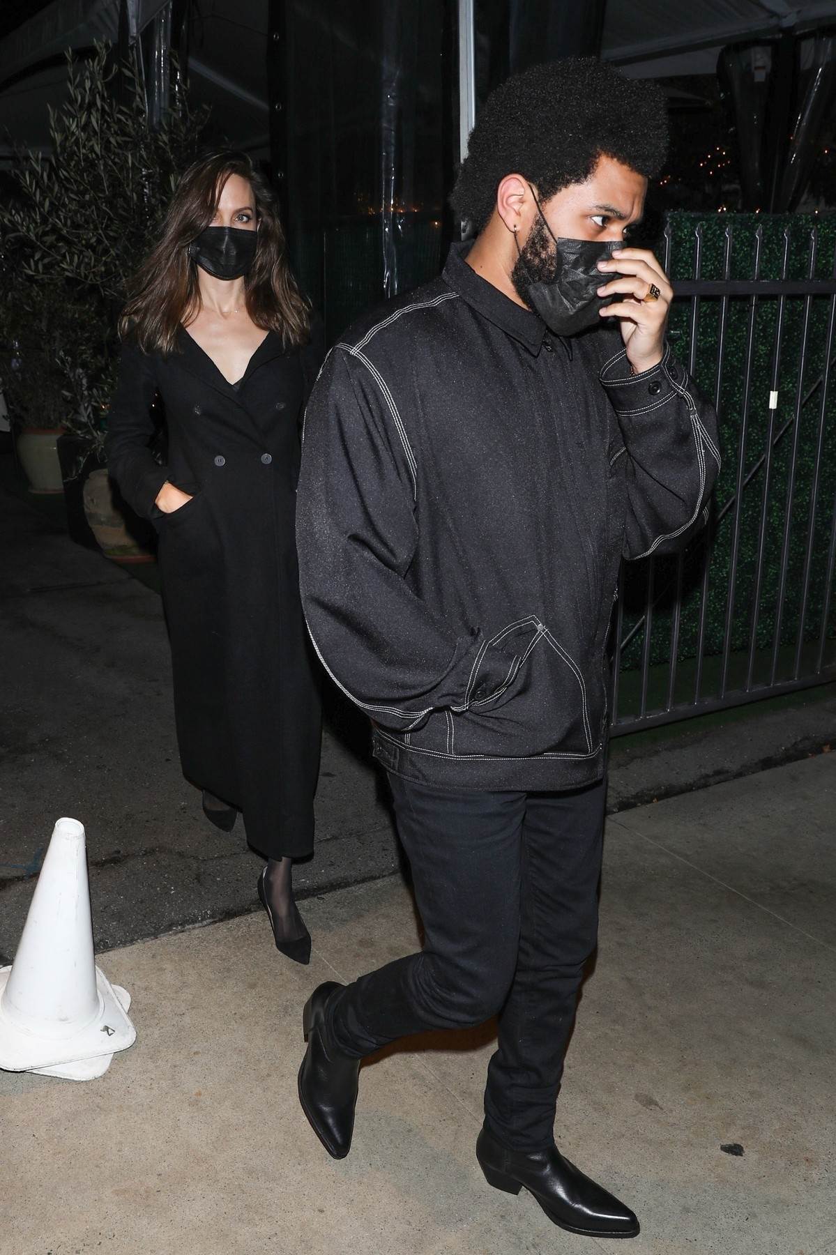 Angelina Jolie, The Weekend (2)