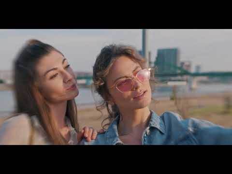 Milica Pavlović gola u kadi