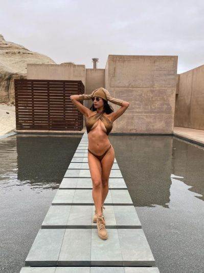 Mia Kalifa guza i grudi