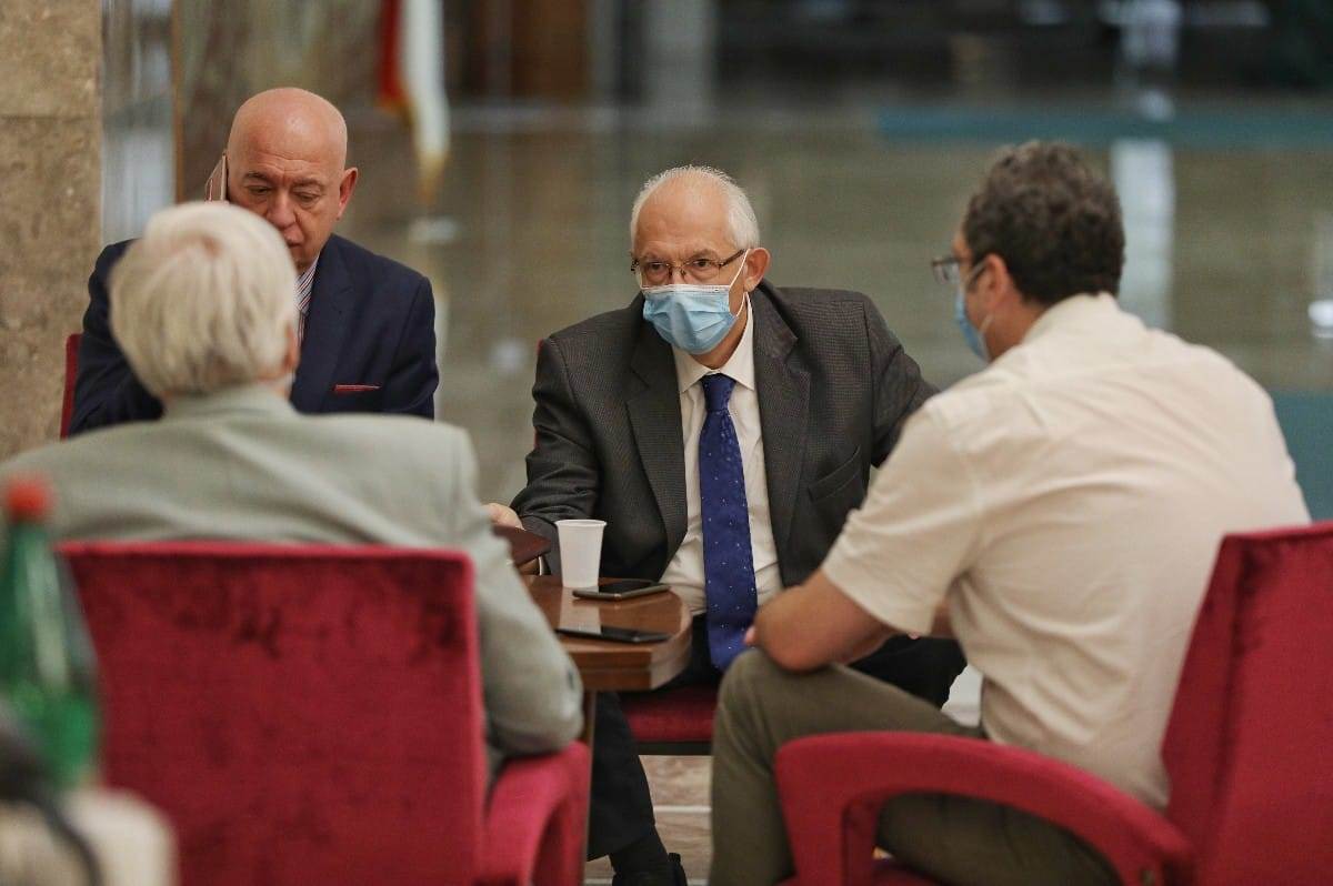 Sednica kriznog štaba (1)