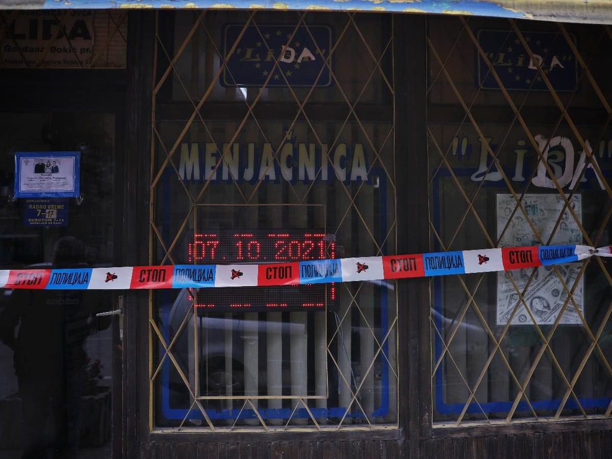 Menjačnica porodice Đokić (7)