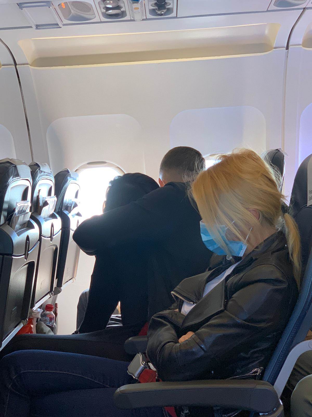 Ceca, Lidija i Bogdan u Avionu (4)