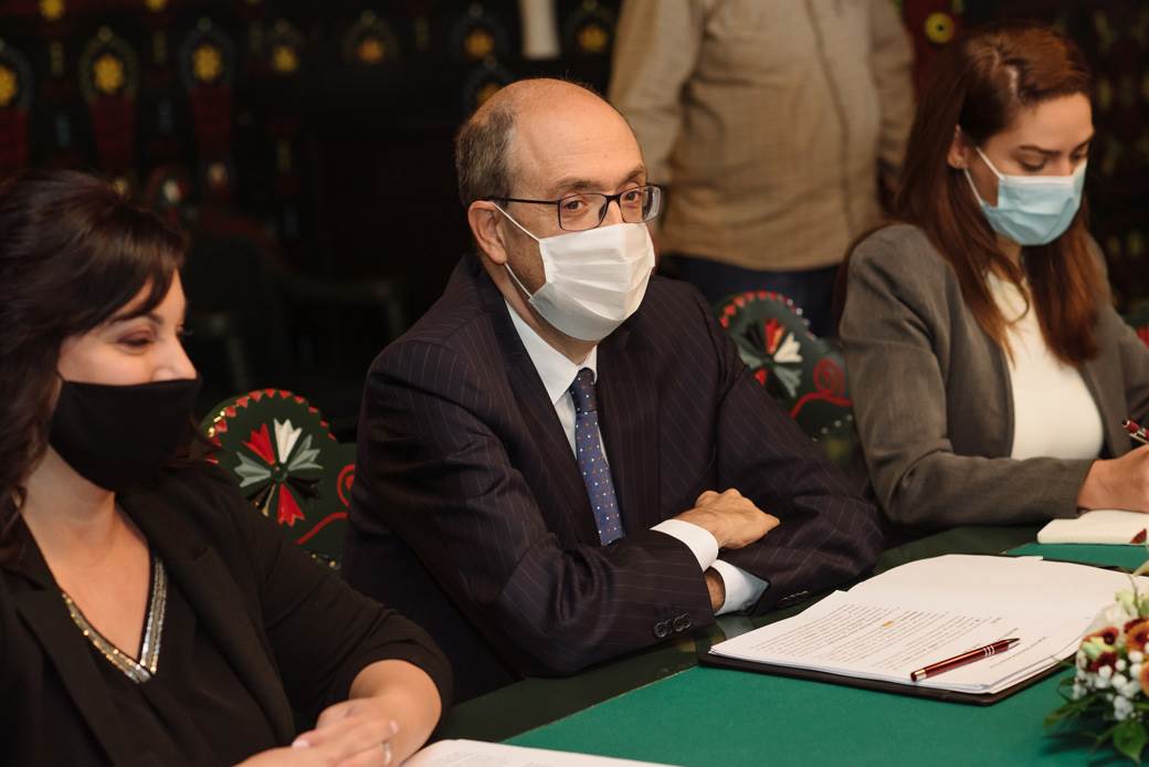 Gradonačelnik Subotice Stevan Bakić sastao se danas sa ambasadorom Italije u Srbiji Karlom Lo Kašom