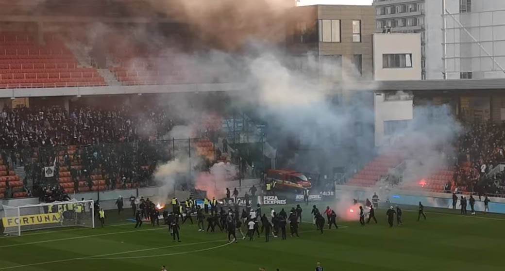 Tuča navijača na derbiju u Slovačkoj