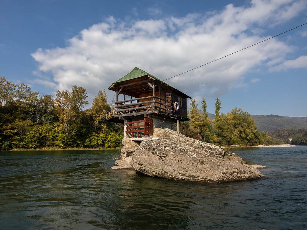 Kako kućica na Drini izgleda unutra i ko je vlasnik