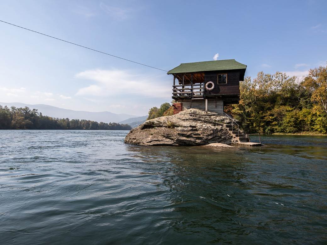 Kako kućica na Drini izgleda unutra i ko je vlasnik