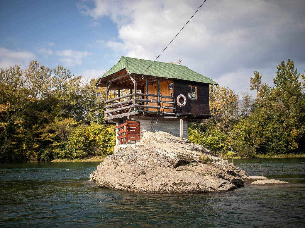 Kako kućica na Drini izgleda unutra i ko je vlasnik