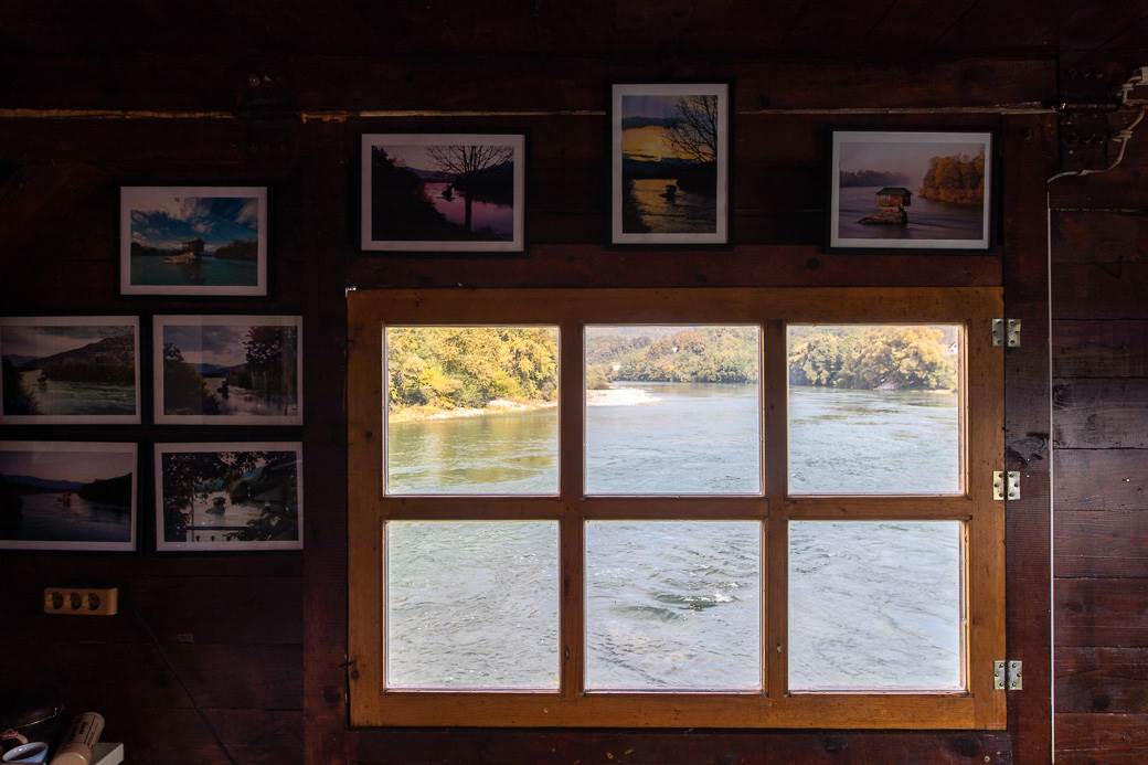 Kako kućica na Drini izgleda unutra i ko je vlasnik