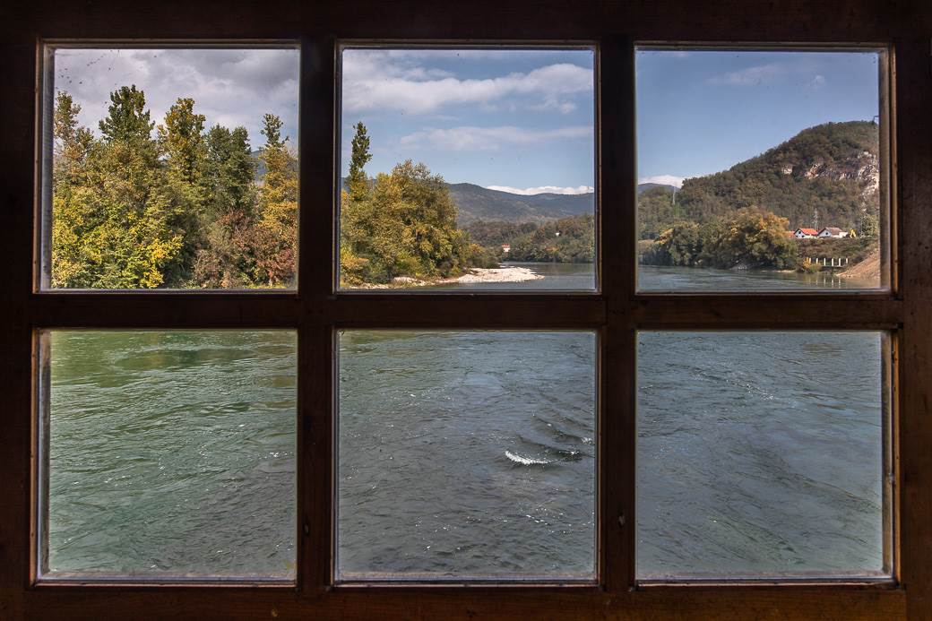 Kako kućica na Drini izgleda unutra i ko je vlasnik