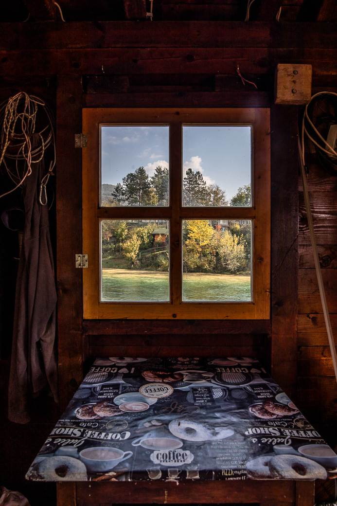 Kako kućica na Drini izgleda unutra i ko je vlasnik