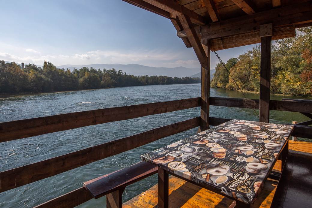 Kako kućica na Drini izgleda unutra i ko je vlasnik