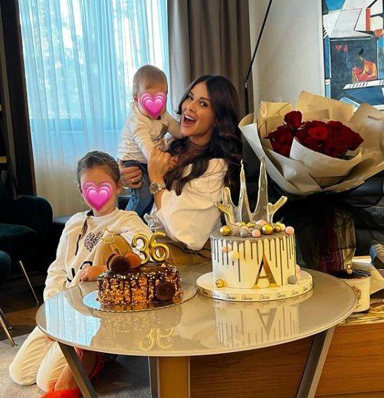 Ana Sević slavi 36. rođendan s mužem i ćerkama