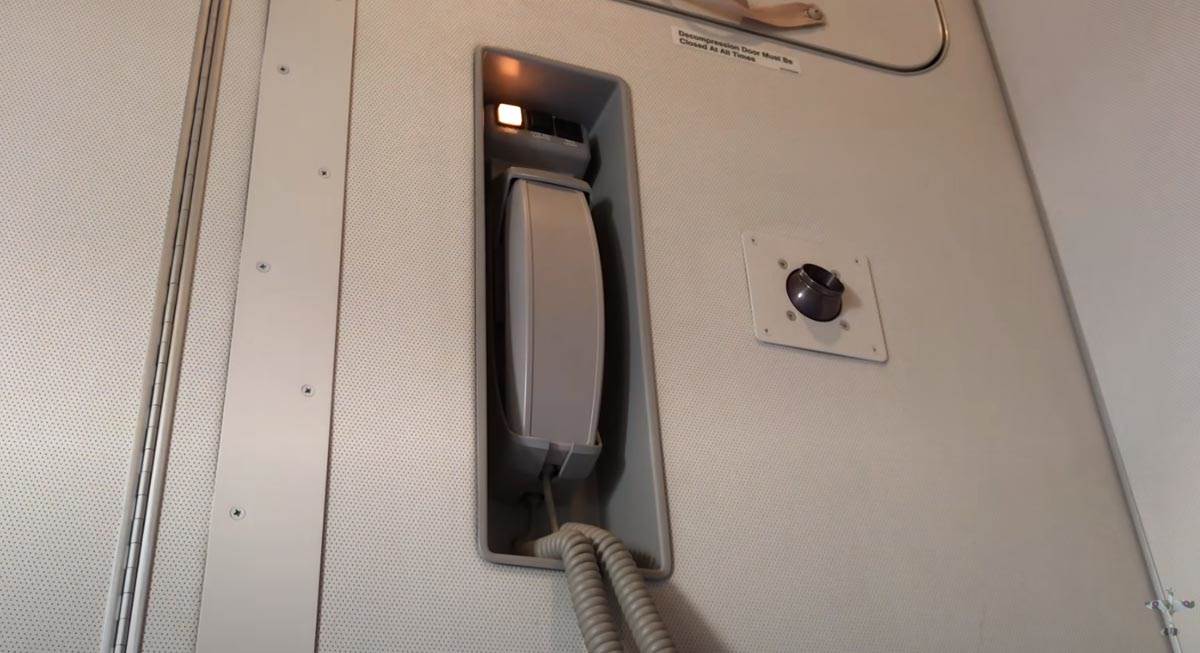 Gde spavaju stjuardese u avionu