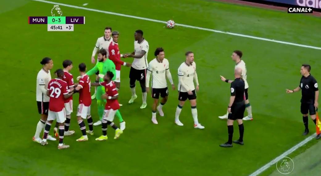 Ronaldo tukao igrača Liverpula Ferguson besan zbog Junajteda