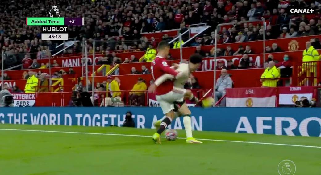 Ronaldo tukao igrača Liverpula Ferguson besan zbog Junajteda