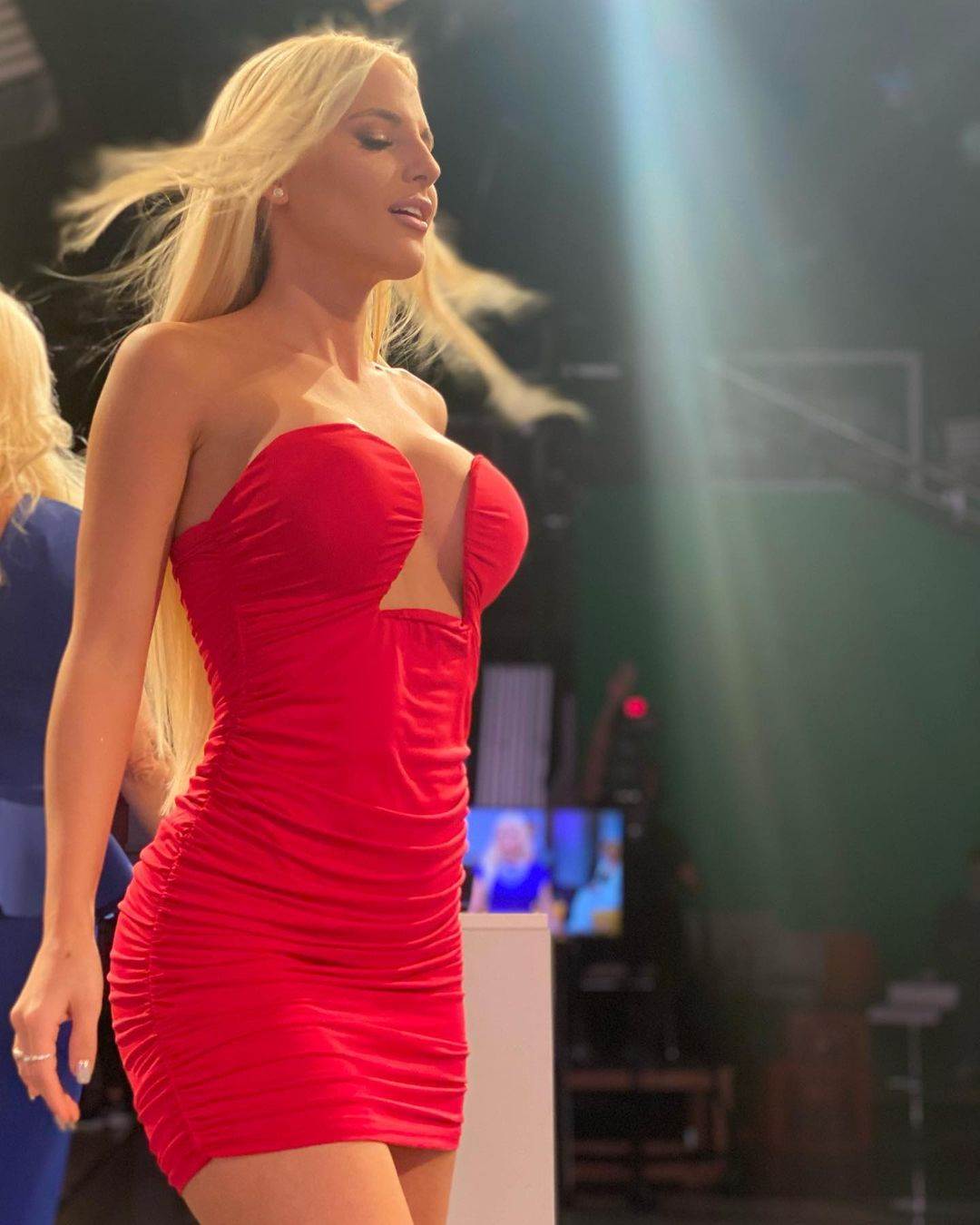 Sara Reljić u kupaćem