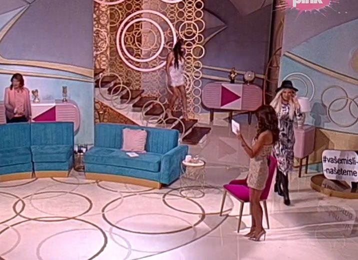 Mia Borisavljević u miniću posle porođaja