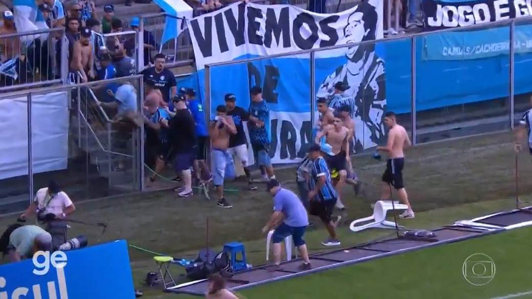 navijači gremija prave haos 1