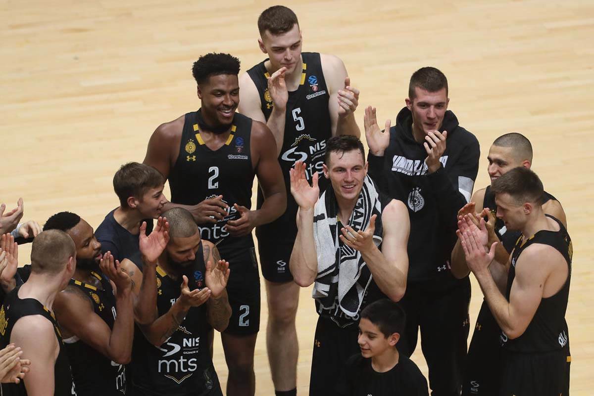 Partizan, Huventud, Proslava pobede, Radovanje (8).jpg