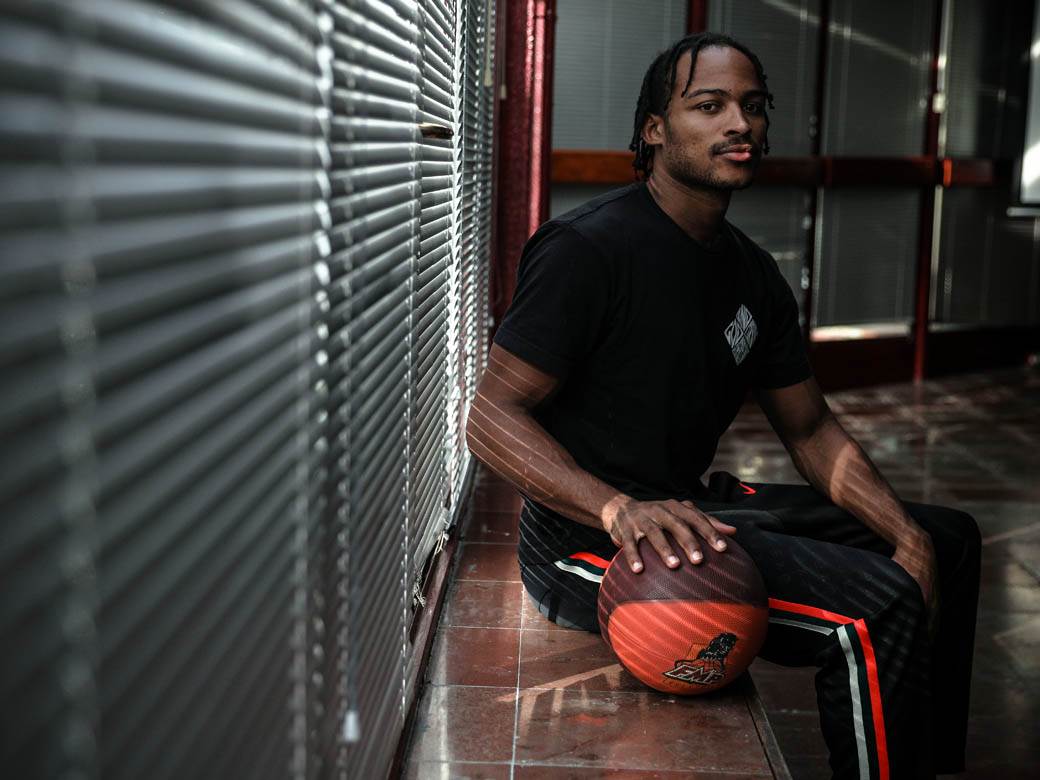 Džons ide Nevels ostaje u FMPu