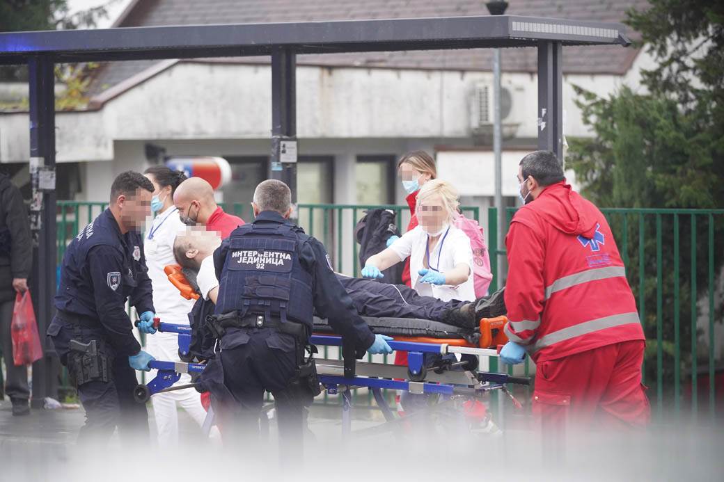 Slike ranjenog policajca u Sremčici