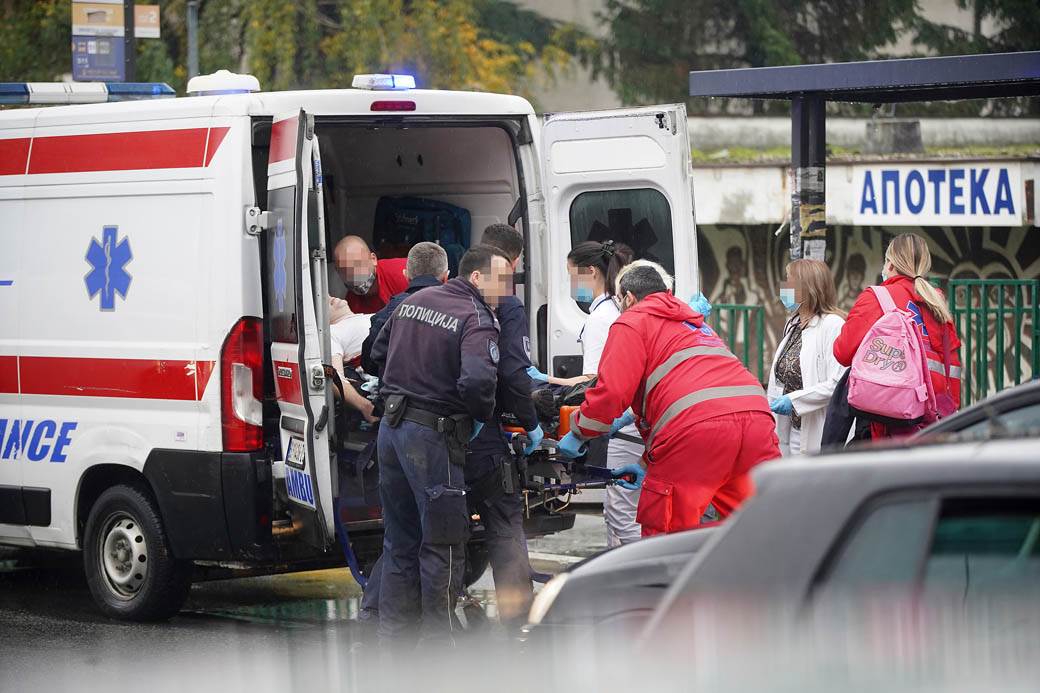 Slike ranjenog policajca u Sremčici