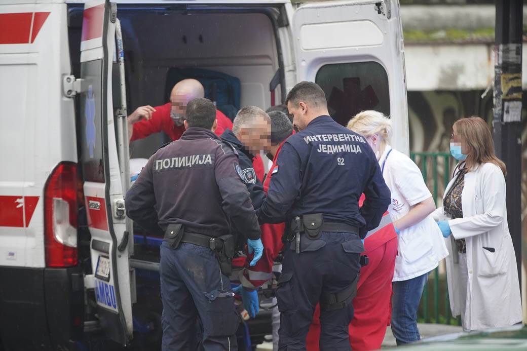 Slike ranjenog policajca u Sremčici