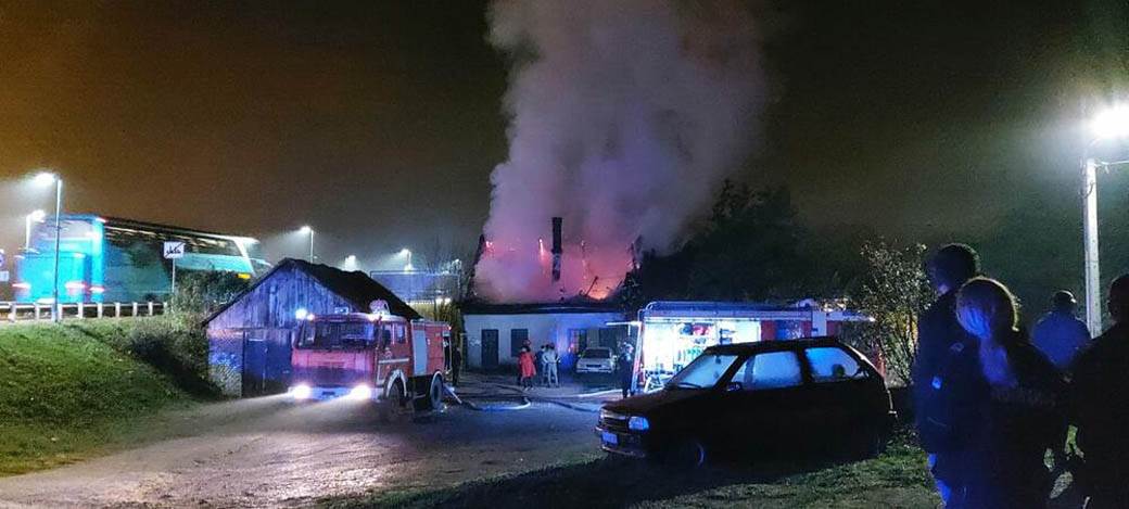 Požar zgrade na ulazu u Pančevo