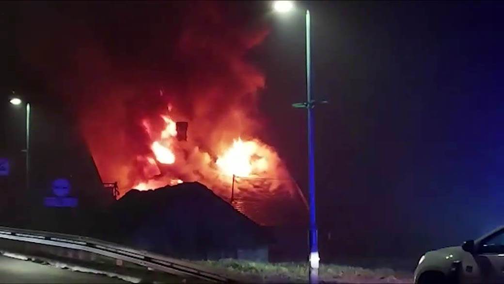 Požar zgrade na ulazu u Pančevo