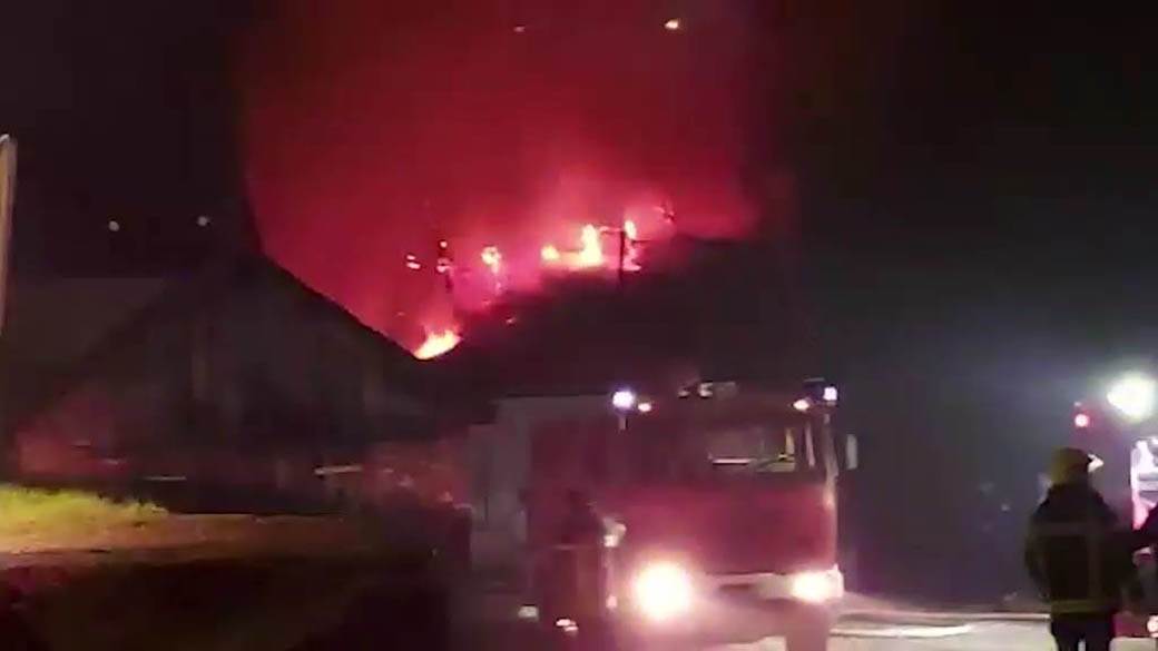 Požar zgrade na ulazu u Pančevo