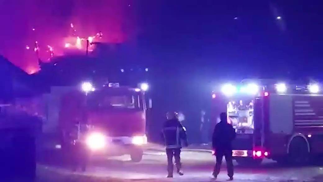 Požar zgrade na ulazu u Pančevo