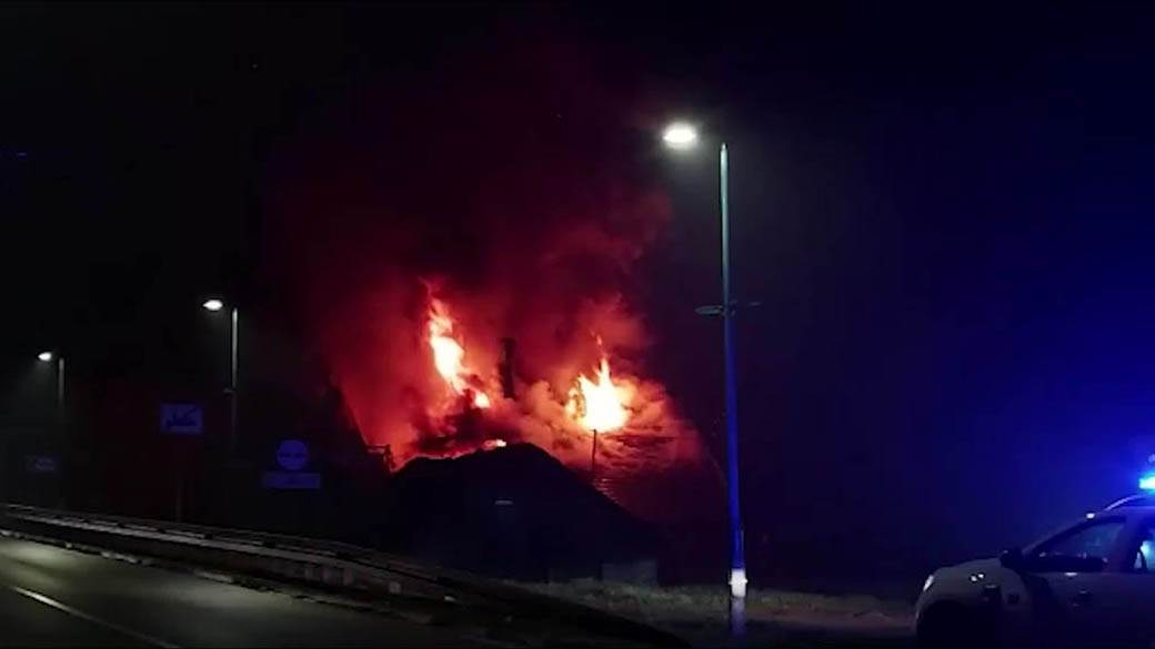 Požar zgrade na ulazu u Pančevo