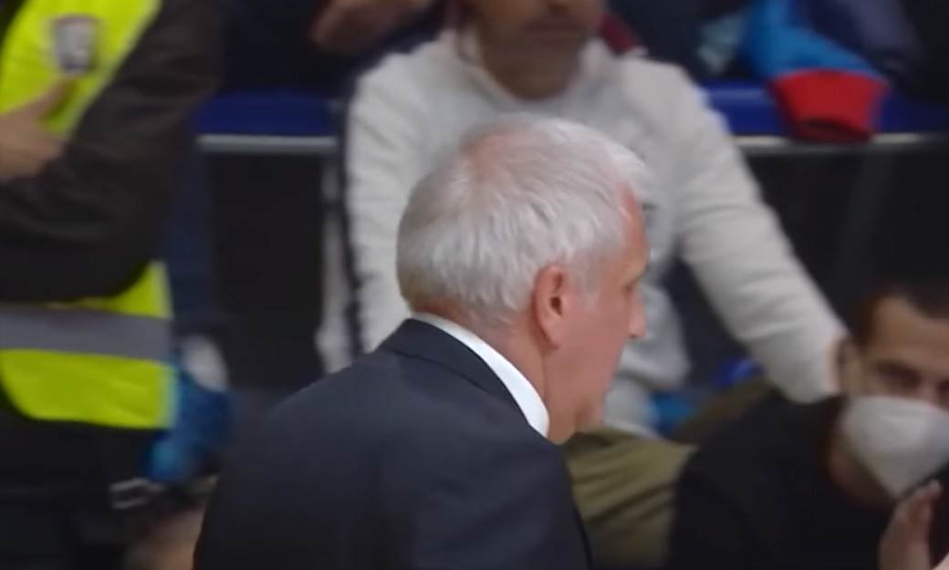 Željko Obradović i navijači 7.jpg