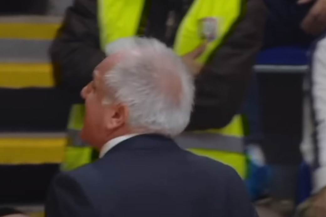 Željko Obradović i navijači 8.jpg