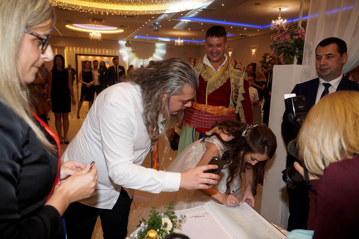 Oženio se rijaliti učesnik Vuk Đuričić peva mu Era Ojdanić