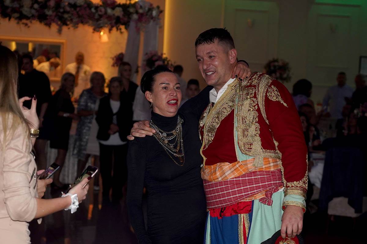 Oženio se rijaliti učesnik Vuk Đuričić peva mu Era Ojdanić