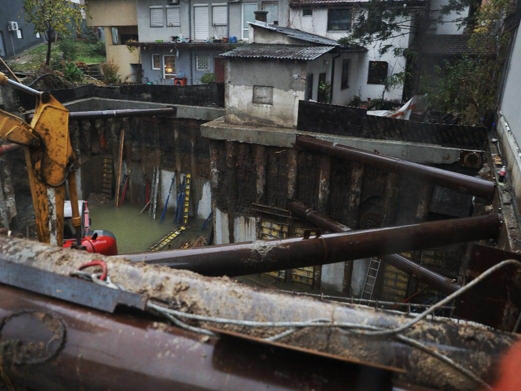 Urušeno gradilište na Južnom Bulevaru (9).jpeg