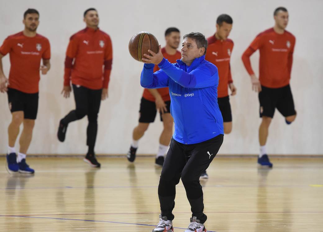 Fudbaleri srbije trening (15).jpg